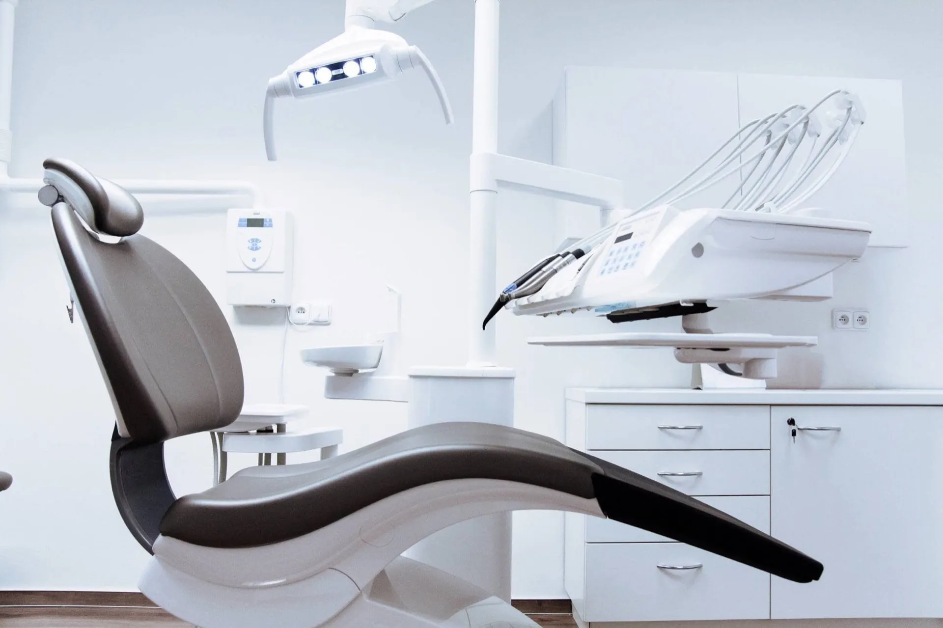 Gabinete dental moderno y luminoso de la Clínica Dental Lara Mosquera en Vigo