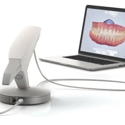 Escáner intraoral mostrando una impresión digital de la boca en la Clínica Dental Lara Mosquera